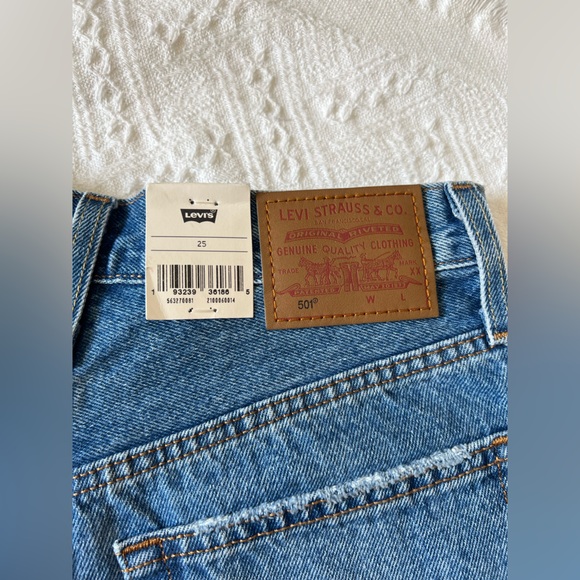 Levi’s 501 Original Fit High-Rise Women’s Jean Shorts in Blue, size 25, NWT! - Picture 6 of 13